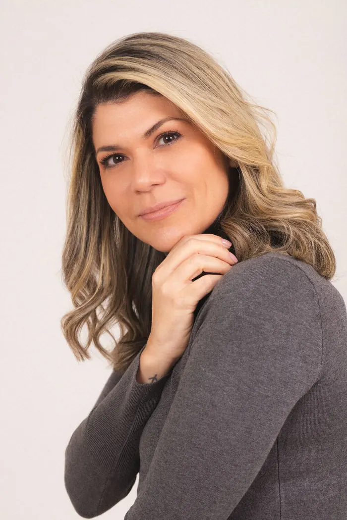 Dra. Flávia Tortul no consultório